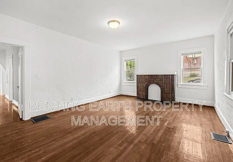 1635 43rd St — Photo 6
