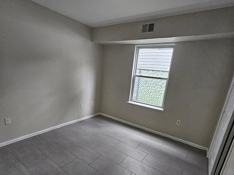 2nd image of 232 4th St #2