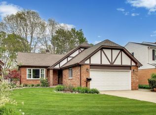 313 S Hi Lusi Ave, Mount Prospect, IL 60056