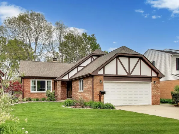 313 S Hi Lusi Ave, Mount Prospect, IL 60056