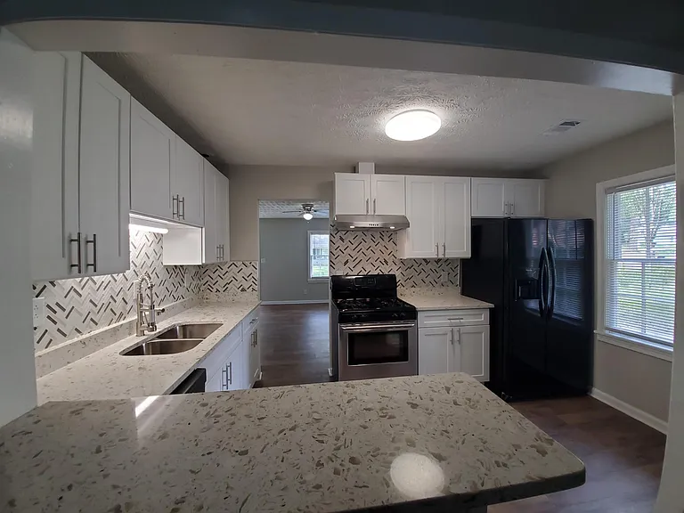 576 San Fernando Dr SE — Photo 12