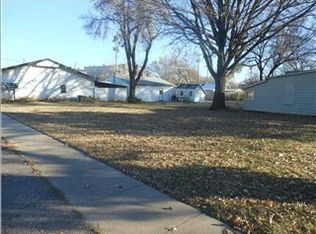 123 W 2nd St, Halstead, KS 67056