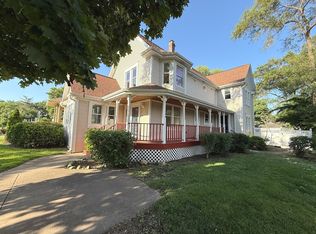 261 N Evergreen Ave, Elmhurst, IL 60126