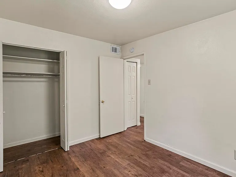 Westport Edge Apartments — Photo 56