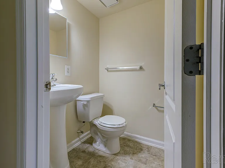 Arundel Apartments — Photo 5