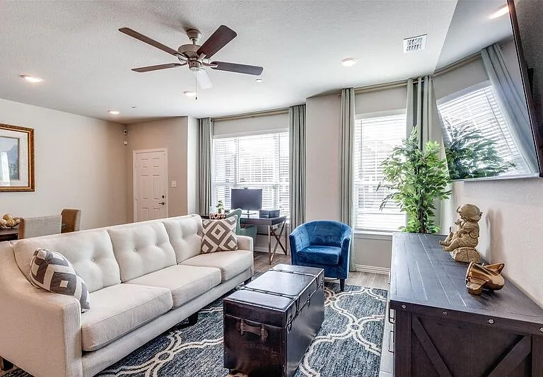 2921 Mare Dr — Photo 4