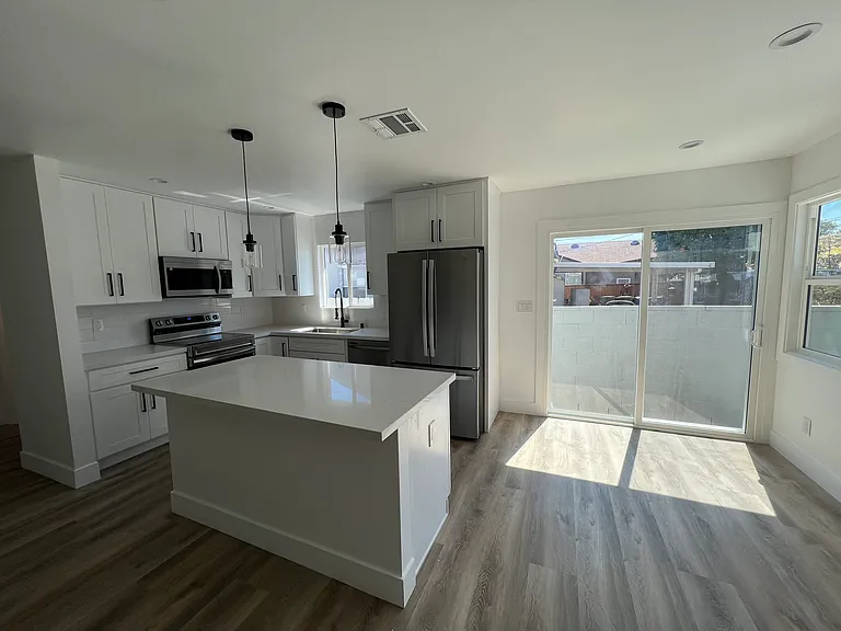 4814 Hedda St — Photo 3