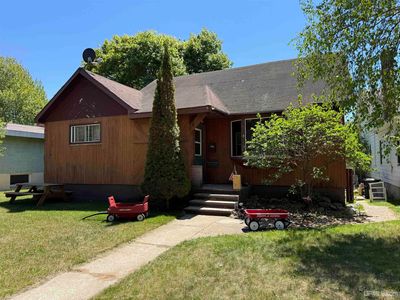 819 Montana Ave, Gladstone, MI, 49837