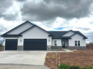 2641 Lawrence Ln, Neenah, WI 54956