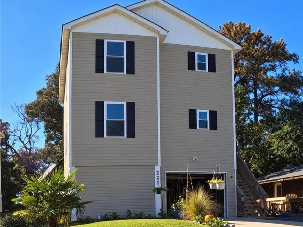 221 Sir Chandler Dr, Kill Devil Hills, NC 27948