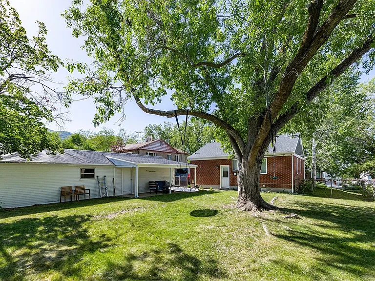 2327 E Bryan Ave — Photo 29