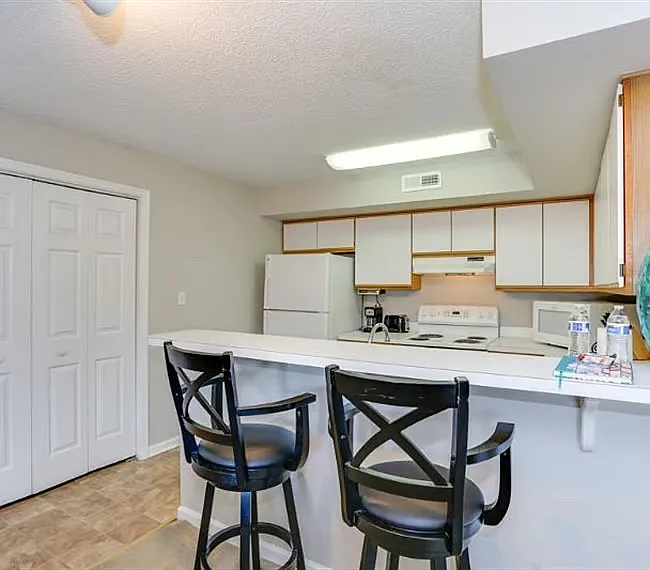 2 bed, 1204 sqft, $2,695 — Photo 2