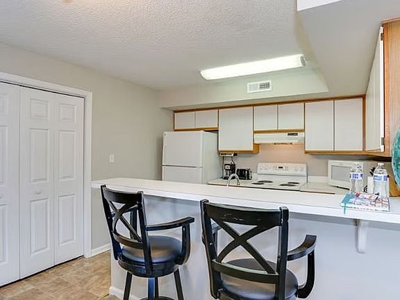 2nd image of 315 24th St APT 230