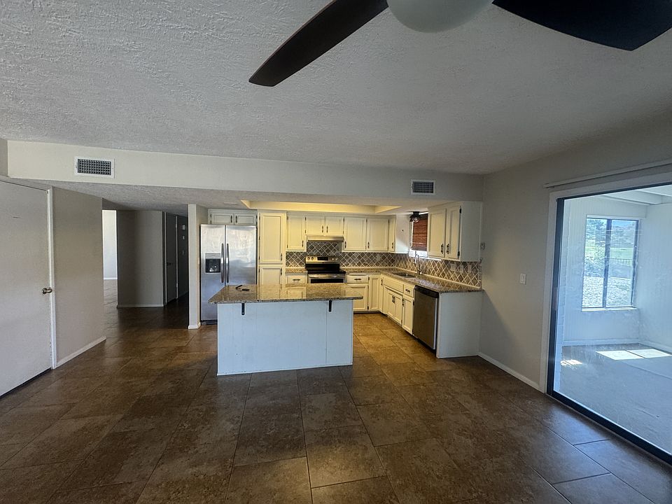 1st image of 935 Country Club Dr