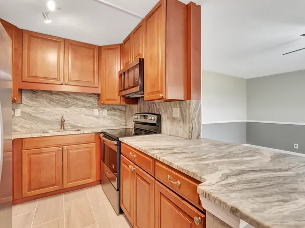 445 Flanders J, Delray Beach, FL 33484