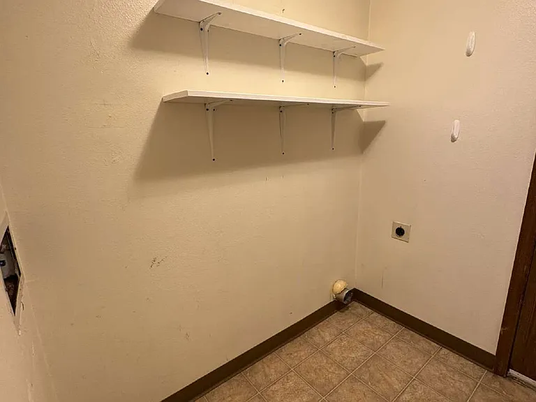 820 Bennett Ave — Photo 6