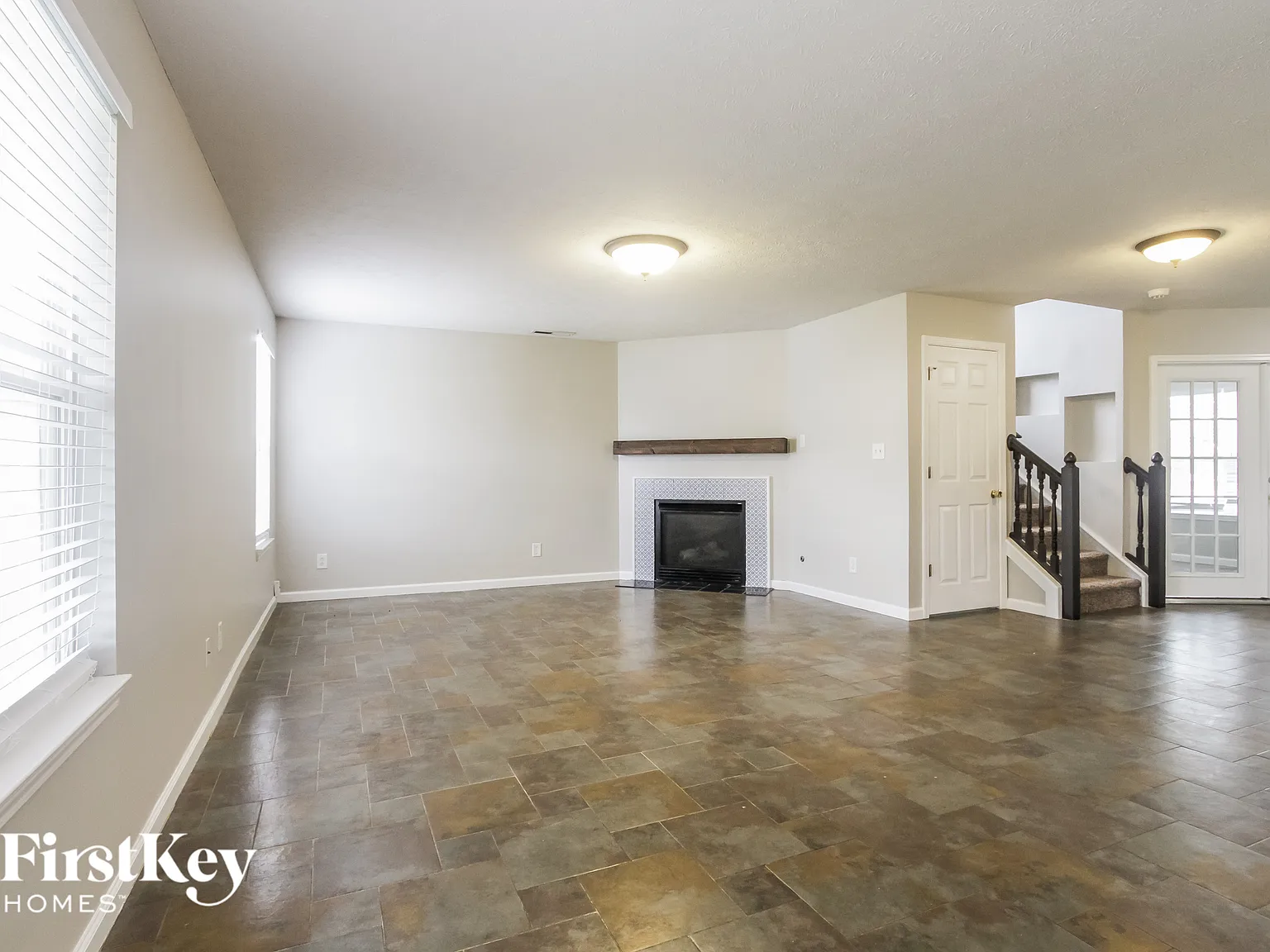 3 bed, 2.5 bath, 2055 sqft, $2,370 — Photo 3