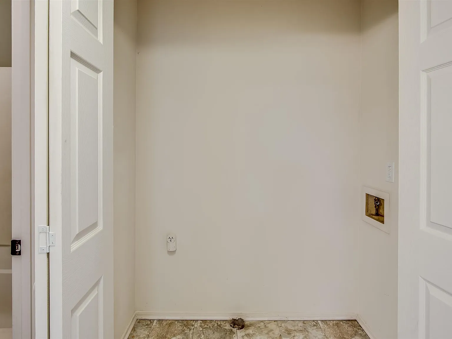 2 bed, 1075 sqft, $1,800 — Photo 4