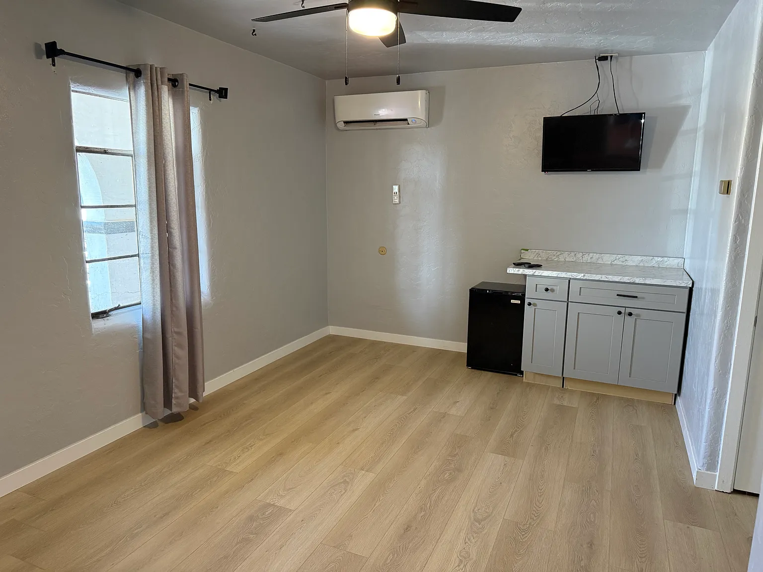 Studio, $1,000 — Photo 4