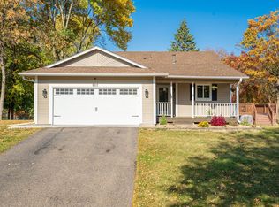 957 Greensboro Ln, Saint Paul, MN 55123