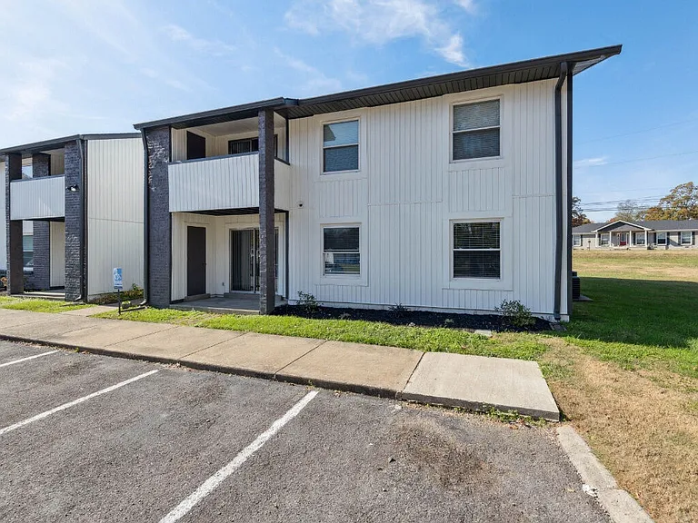 Meadow Glen Apartments — Photo 14