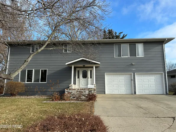 1148 Skyline Dr, Watertown, SD 57201