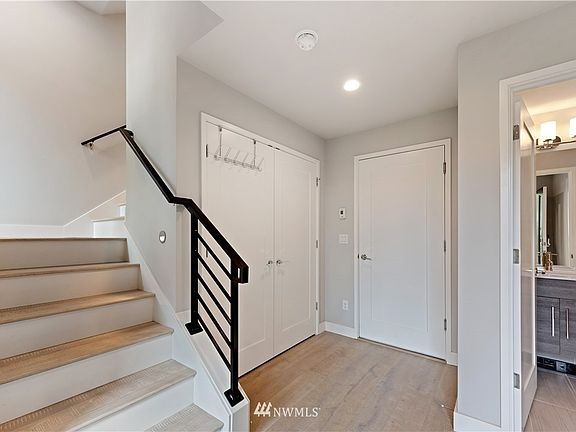 4th image of 16372 NE 16th Ct