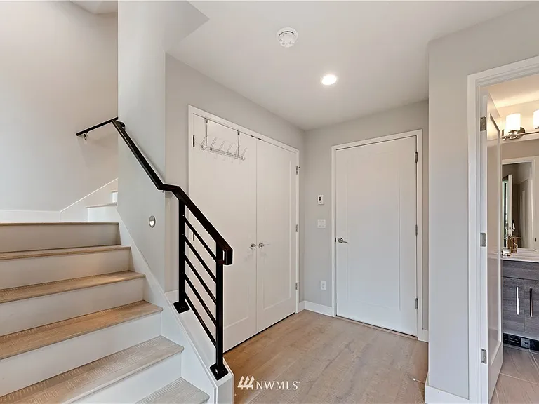 16372 NE 16th Ct — Photo 4