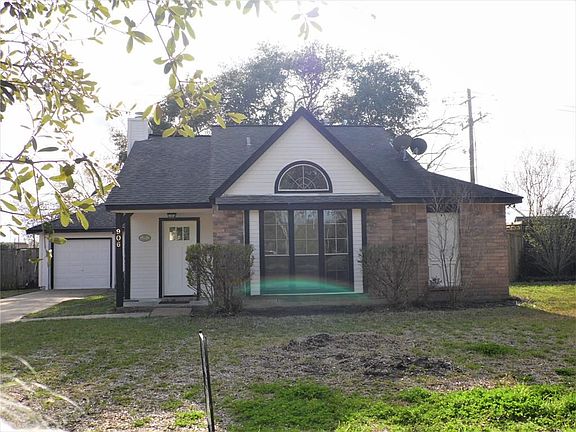 2nd image of 906 Canonero St