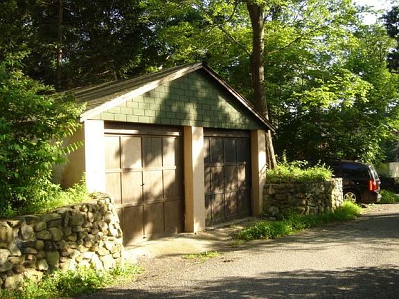 2-car gar. w driveway + new shed