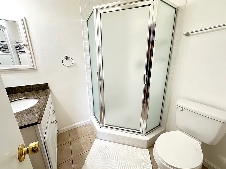 8038 Blackburn Ave #5 — Photo 9