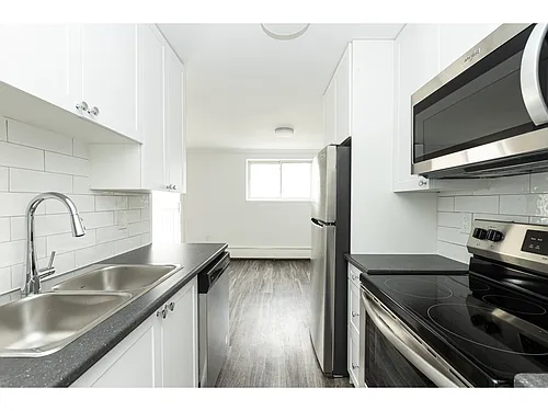 135 Connaught Ave Photo 1