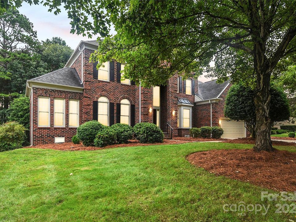 1st image of 7307 Versailles Ln