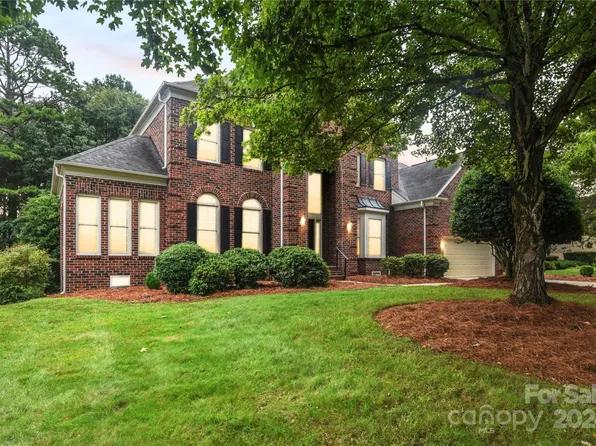 7307 Versailles Ln, Charlotte, NC 28277