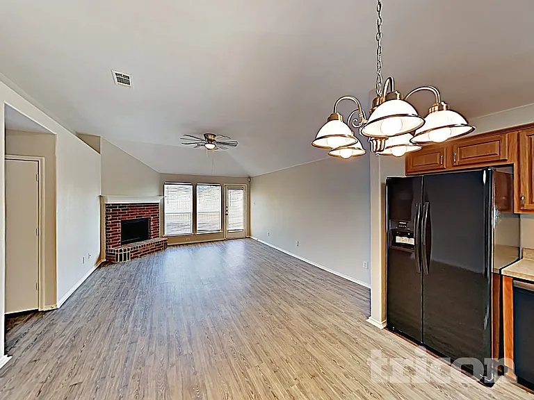 1015 James Donald Ln — Photo 6