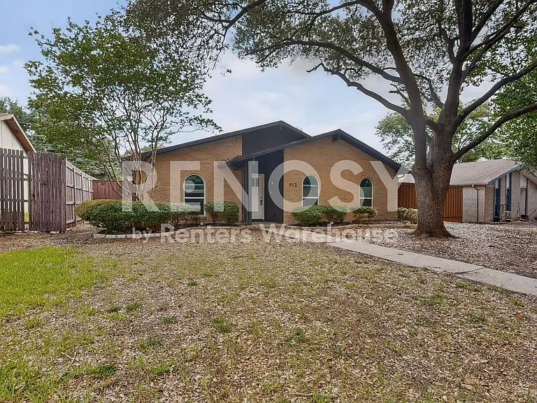 913 Overdowns Dr — Photo 7