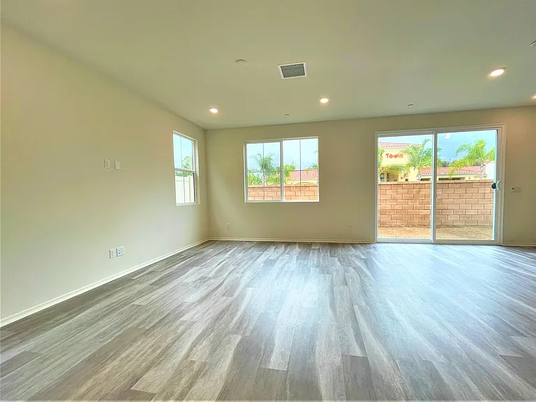 822 Brookdale Dr — Photo 7