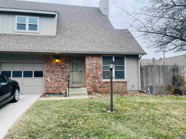 3011 SW Quail Creek Dr, Topeka, KS 66614