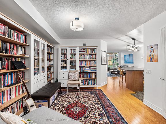 4th image of 123 Eglinton Ave E #813