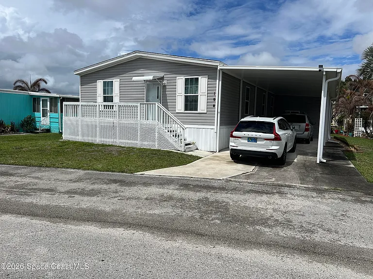 194 Holiday Park Blvd NE — Photo 1