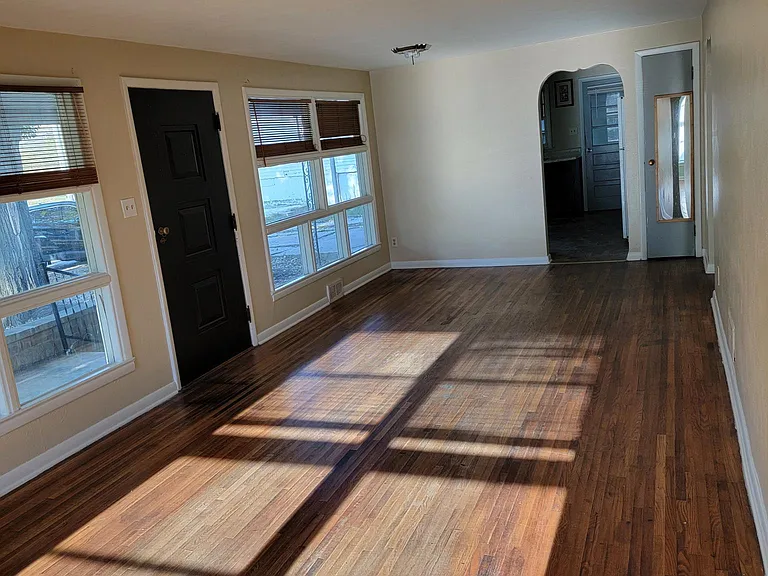 301 Romar Pl — Photo 3