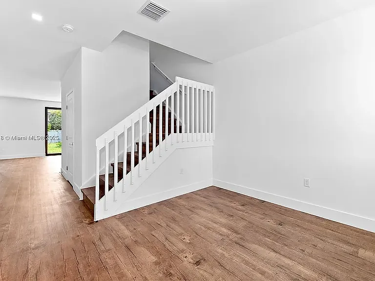 4 bed, 2.5 bath, 2062 sqft, $2,990 — Photo 3