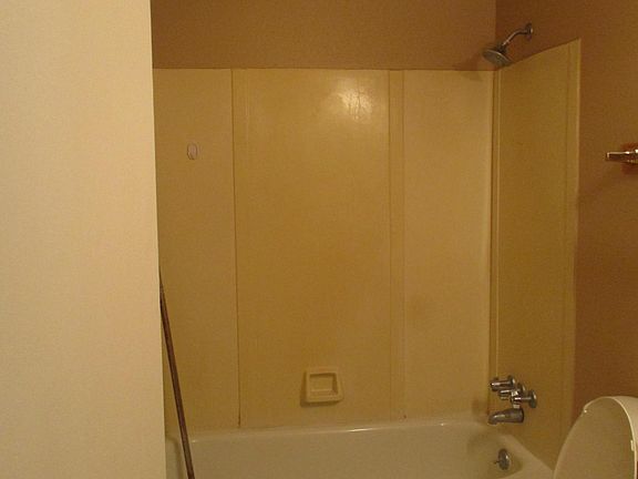 5th image of 512 Camellia Ave