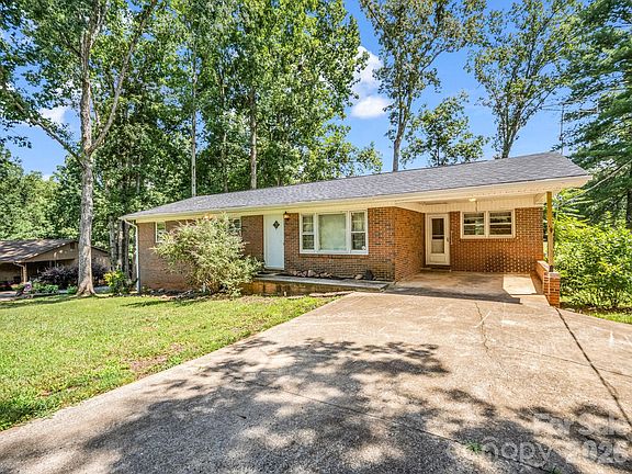 3rd image of 385 Eastview Dr