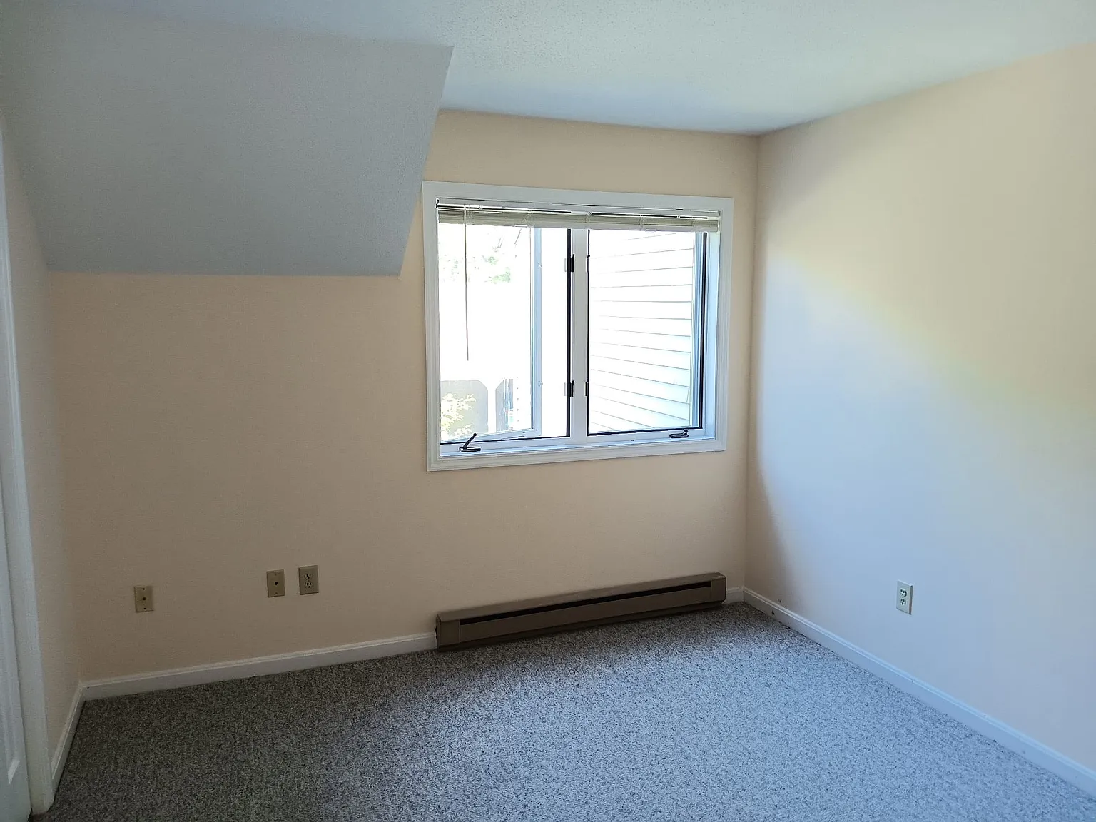 2 bed, 1.5 bath, 1024 sqft, $2,400 — Photo 2