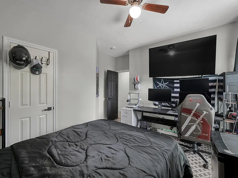 3215 Canterbury Ln — Photo 33