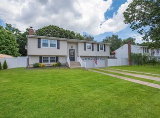 347 Randall Rd, Ridge, NY 11961