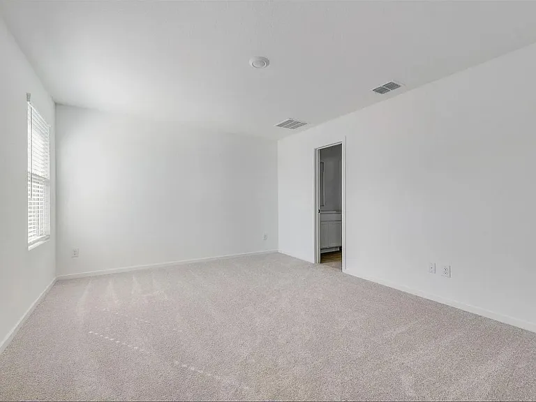 2032 Derby Ln — Photo 24