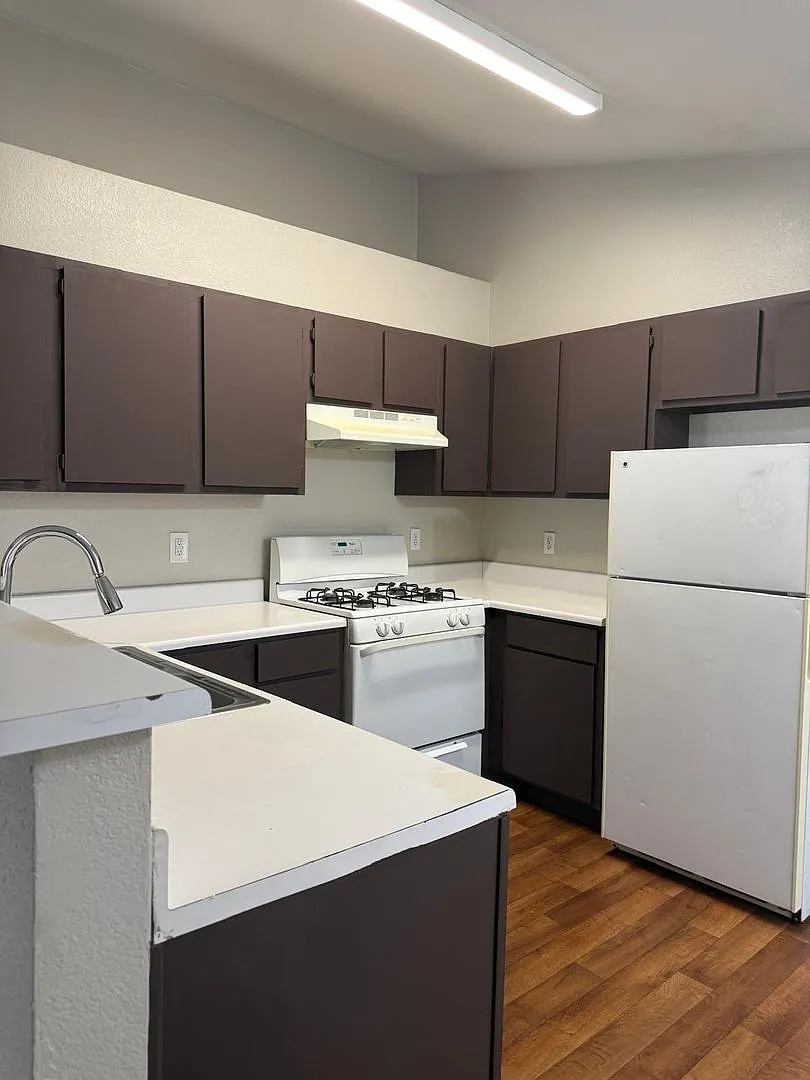 Ready for Move In. One Month Free Rent — Photo 4