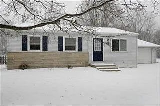 115 Manor Dr photo 1